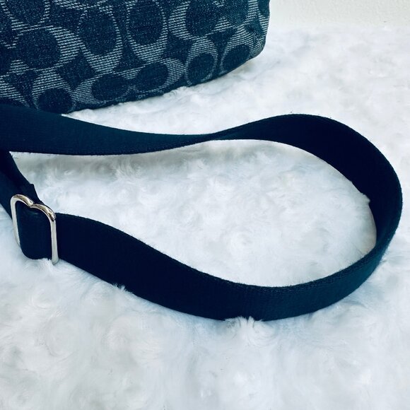 Coach Poppy Denim Signature Swingpack 46905 - Indigo Blue in EUC - Picture 9 of 13